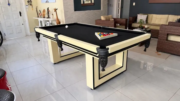 Mesa de Bilhar Trabalhada - Tampo de Pedra - Completa com 6 Tacos e 2 Jogos de Bolas !! B