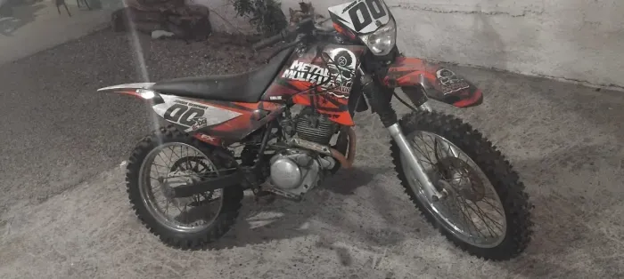 Tdm 225 com roupa de xtz