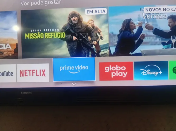 Tv smart Samsung 49p completa base e controle vários aplicativos estalados * 