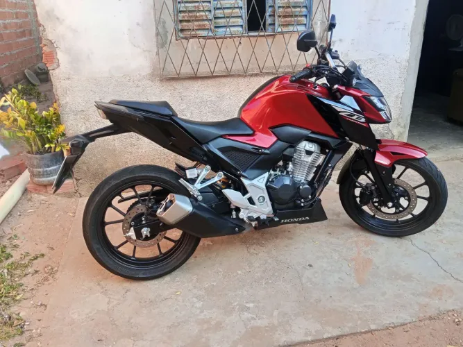 Troco Cb Twister 300f ABS por ágio de carro ou carro finan