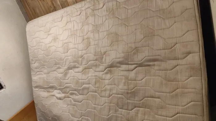 Vendo colchão de casal com molas