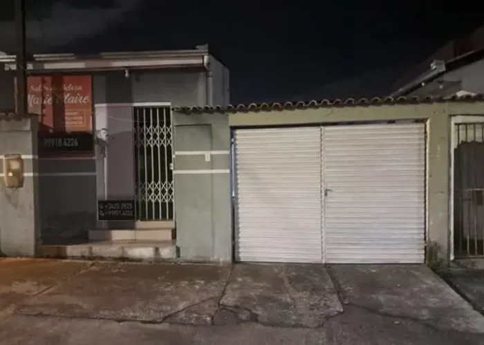 Aluga-se sala comercial no bairro Santos Dumont, Paranaguá.