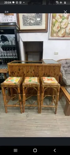Retirada no Jardim Miriam vendo balcão de bar americano com três banquetas altas