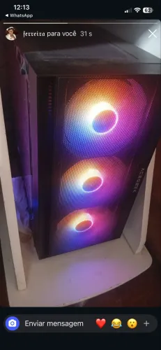 Vendo computador completo, seis meses de uso. Valor 1800  não entrego 