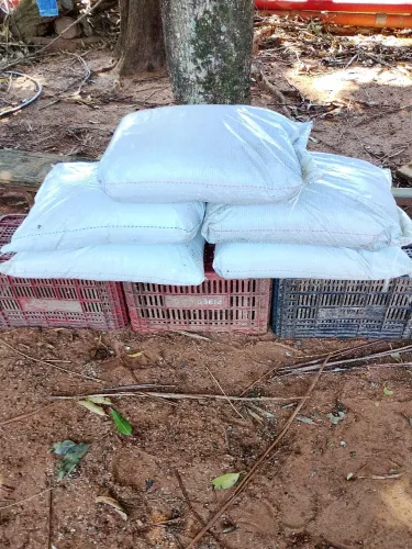 Vendo terra adubada muito boa pra suas plantasaco tem 30 kg ou sua pequena horta