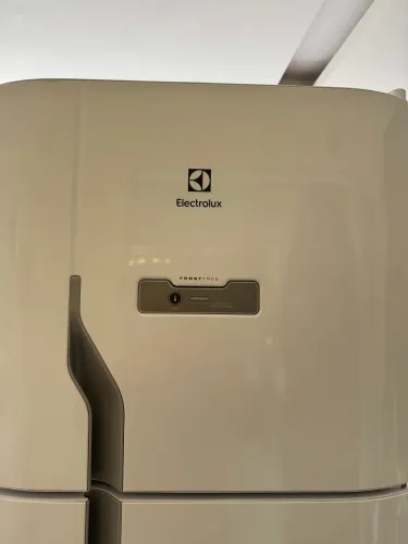 Geladeira Frost-free Eletrolux 371L (seminovo)