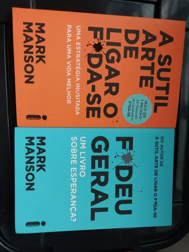 2 LIVROS: A SUTIL ARTE DE LIGAR O F*DA-SE E F*DEU GERAL.