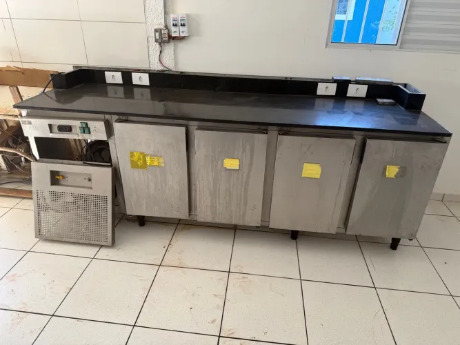 Refrigerador para sushi, com tampo de mármore gelado 