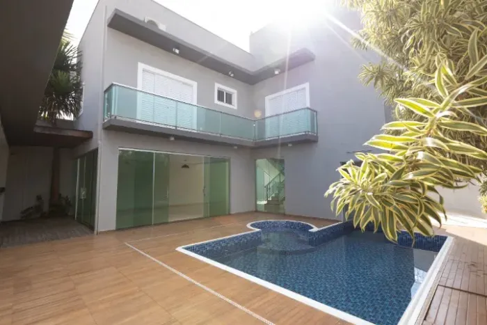 Casa Perfeita! 4 Quartos, 5 Banheiros, Piscina e Sauna