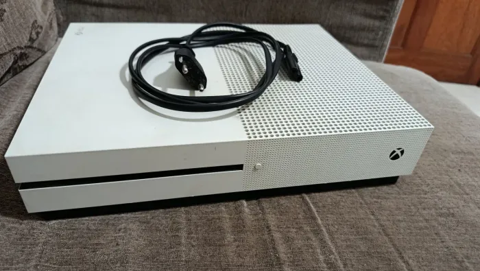 Xbox One S 512GB Impecável