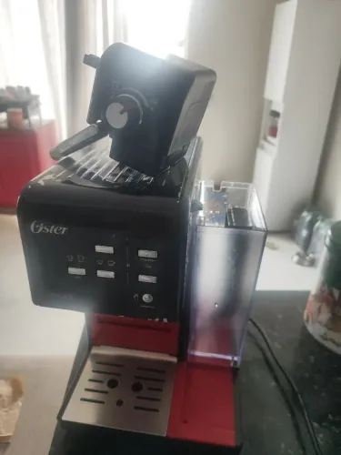 Máquinas na Oster de café