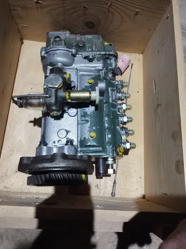 Bomba injetora motor Mercedes Benz 6 cilindros revisada ( lacrada ) R$7.000