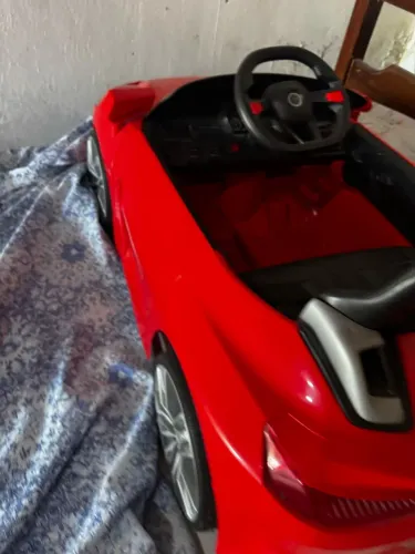 Mercedes infantil vermelho