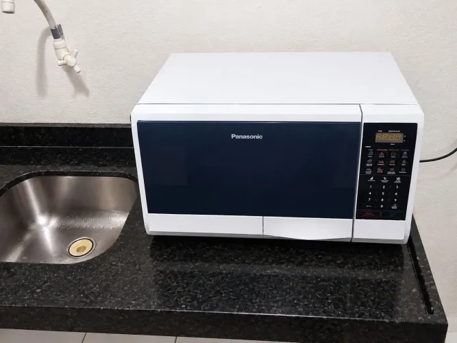 Micro-ondas Panasonic 30 litros funcionando perfeitamente