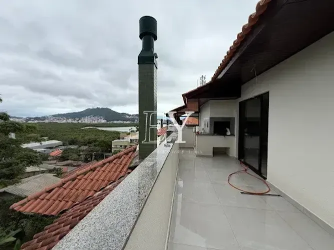 Cobertura Reformada com 3 Dormitórios no João Paulo - Florianópolis - SC