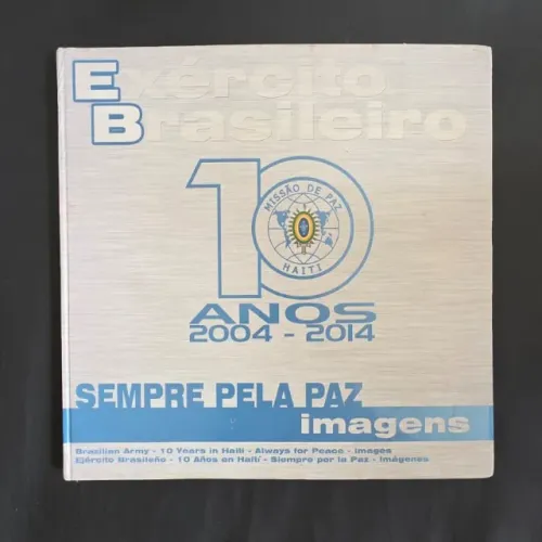 Livro fotográfico Exército Brasileiro - 10 anos no Haiti