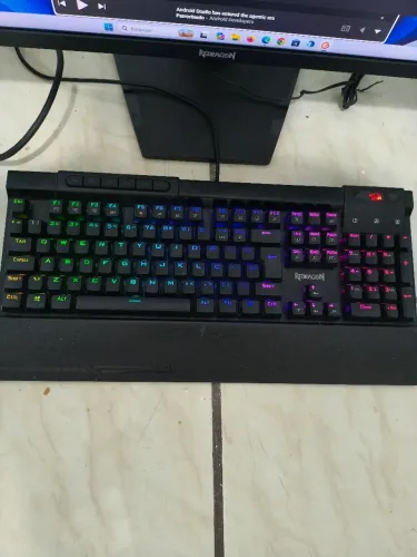 Redragon (o melhor !!!) Teclado Mecânico Gamer RGB Surya 2 ABNT 2 in Box e switch azul.