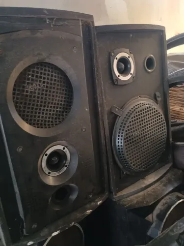 Vendo Caixa de som (um caixa por 100 e 2 caixas por 150)