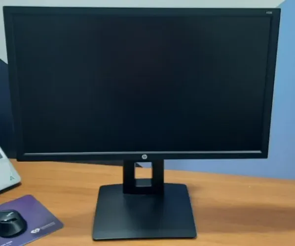 Monitor Luxo HP Led 22" Full Hd Regula Altura + Retrato/Paisagem + Hdmi /Display Port /Vga