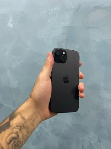 iPhone 15 preto fosco 