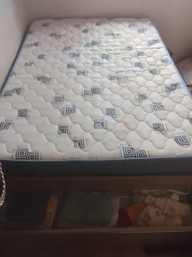 Cama de casal com gavetao e colchao incluso