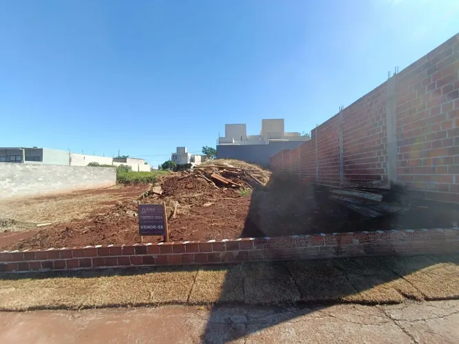 Meio Terreno à Venda no Jardim Espanha  Maringá com 229,04m