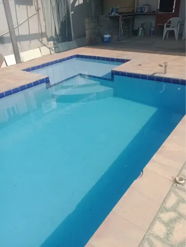 Vendo casa com com piscina e 2 galpões anexos