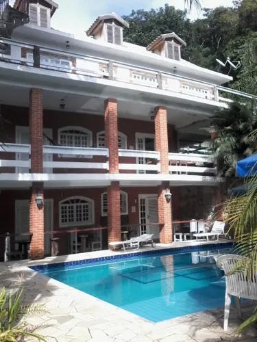 Arrendo Pousada em Condominio Praia da Coconha em Caraguatatuba 
