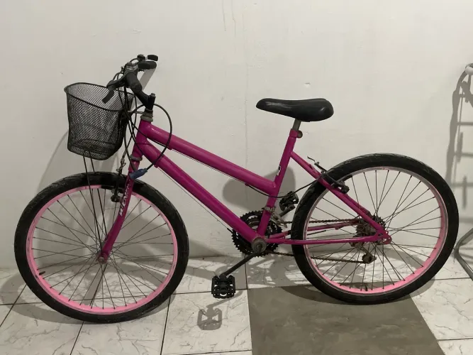 Bicicleta aro 26 rosa com cestinha 