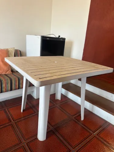 Mesa quadrada plástica branca 90x90 área externa (Vila Andrade)
