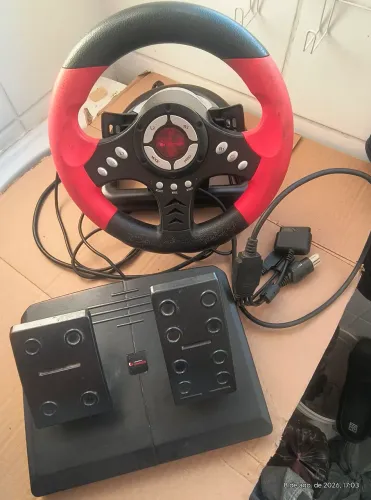 conjunto de volante e pedais para jogos da Leadership