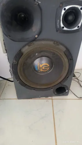 Caixa de som automotivo