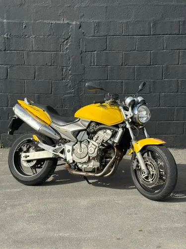HORNET 600 Carburada CB600F Amarela