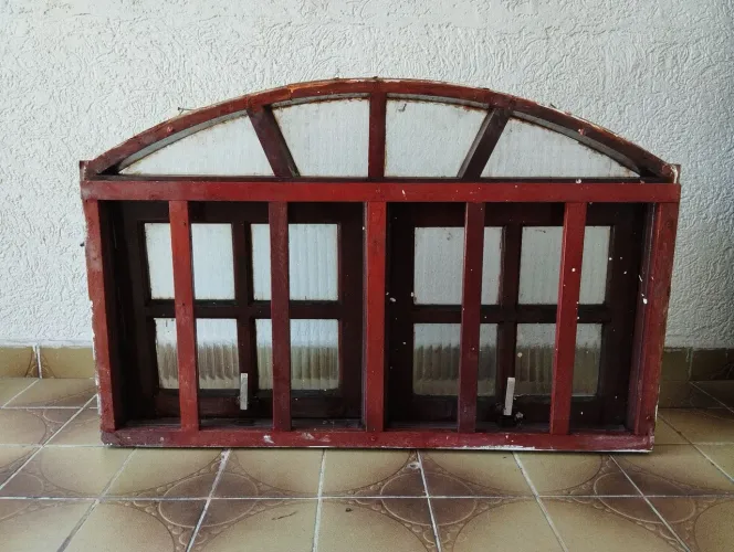 JANELA DE MADEIRA RETRÔ 