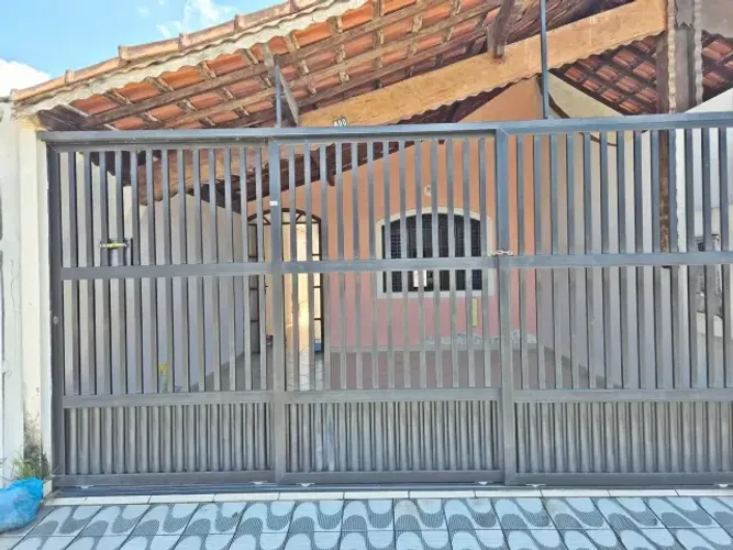 Casa em Araças à Venda