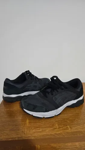 Tênis Asics pouco usado, tamanho 42, excelente estado