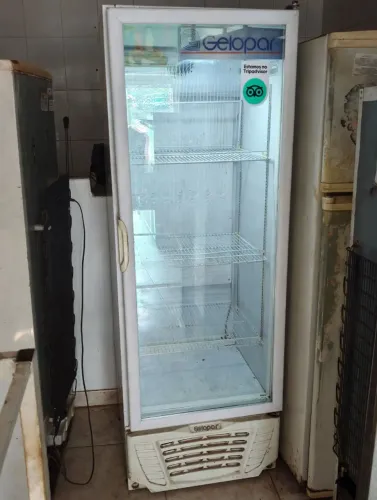 Geladeira expositora gelopar GPTU 37. 2 anos de uso.