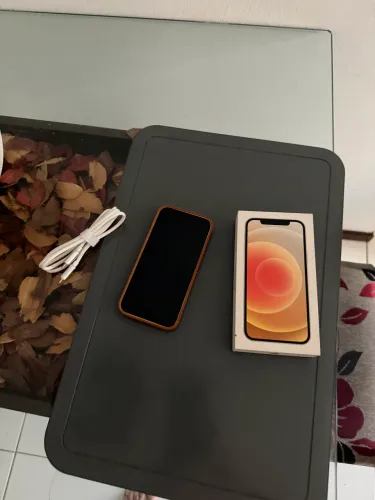 iPhone 12 64gb bateria 74%