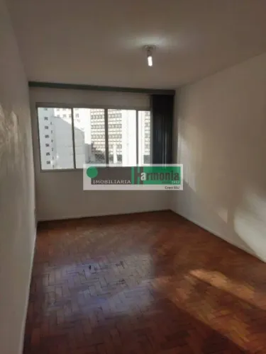 Kitch Recém Pintada. Próximo a Estação República.