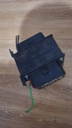 Autotransformador UPSAI 4.000VA 120V/220V - Ar-condicionado 18.000 BTU