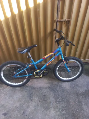 Vendo bicicleta aro 20 só pegar e andar 