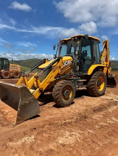 Vendo retroescavadeira 