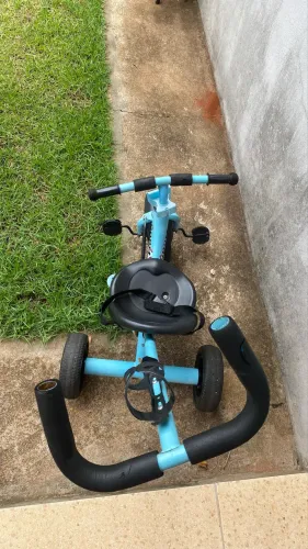 Triciclo infantil com suporte de empurrar