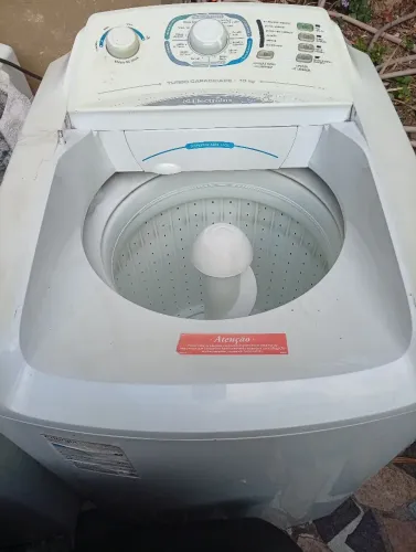 Máquina de lavar roupas.