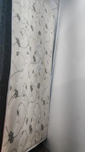 Colchão solteiro pouquíssimo uso, D33
