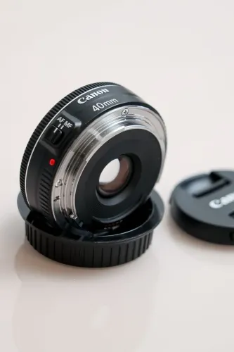 Canon 40mm F/2.8 Pancake