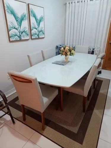 Mesa de vidro com 8 cadeiras
