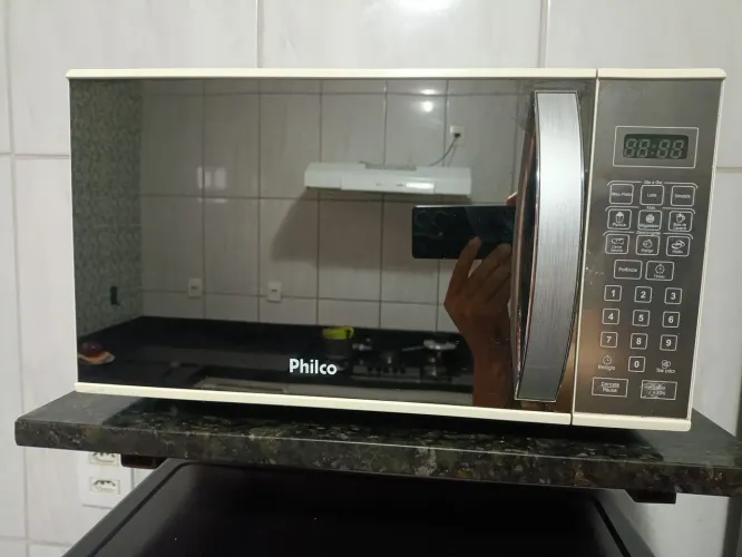 Micro-ondas Philco 30L espelhado