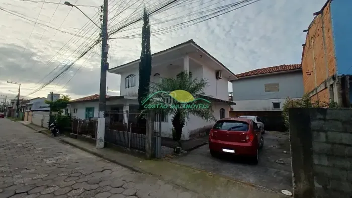 Ampla casa de 3 dormitórios no sul da ilha, pronta para personalizar à venda, Tapera da Ba