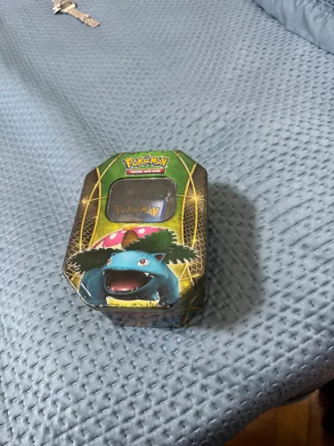 Lata Pokemon TCG Venosauro